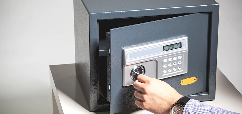 Jewelry Safe Unlocking Service in Oakland Park