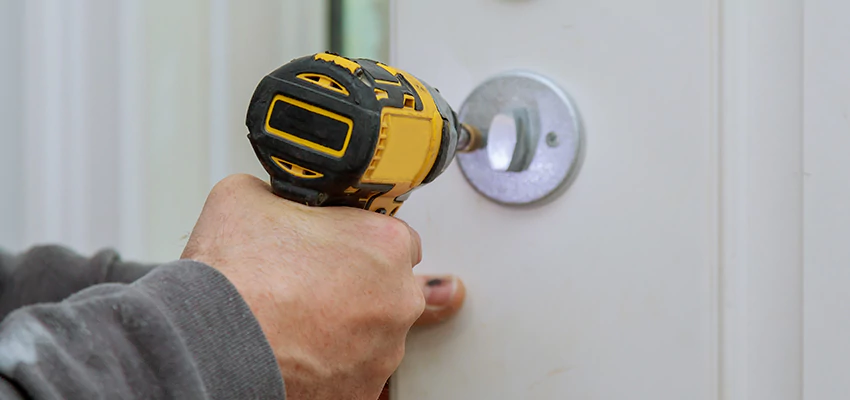 Street Locksmith For Smart Lock Repair in Oakland Park