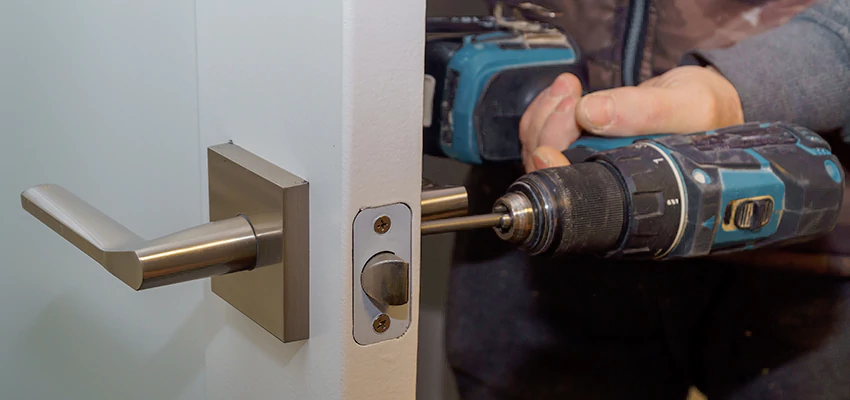 Broken Door Handle Lock Repair in Oakland Park