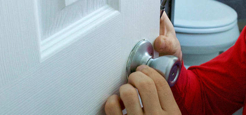 Vintage Door Knob Replacement in Oakland Park